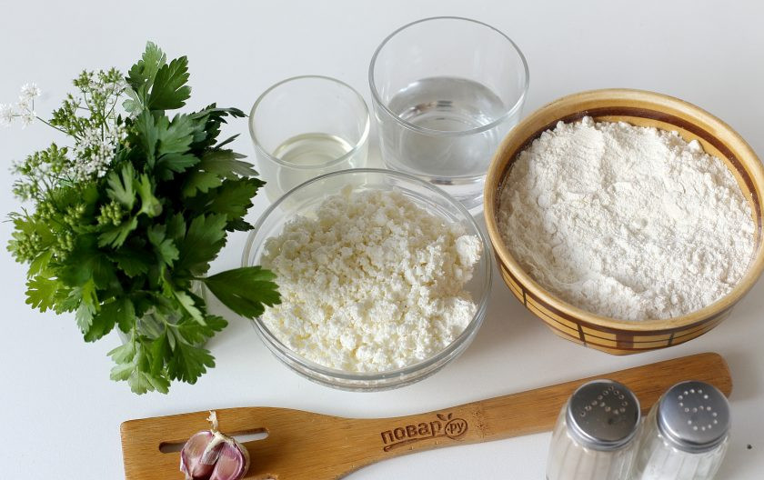1. Этап. Кутабы с творогом и зеленью: Подготовьте все ингредиенты.