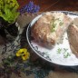Английский паштет Печень перекрутить на мясорубке или измельчить в блендере. Посолить, поперчить. Хлебную крошку залить молоком, добавить листочки тимьяна, мускатный орех, соль, перец. Соединить печень и замоченные сухари. Форму, в которой будет запекаться паштет выстелить полосками бекона так, чтобы края полосок свисали. Фарш посолить, поперчить и выложить в форму на полоски бекона. На фарш выкладываем печень. Закрыть паштет полосками бекона, форму накрыть фольгой и поставить в разогретую до 180 градусов духовку на 1,5 часа. Готовый паштет полностью остудить в форме. После остывания паштет может плохо выниматься из формы. Для облегчения этого процесса можно поставить форму на огонь на несколько секунд, накрыть ее тарелкой и перевернуть. Ложечкой убрать излишки жира.