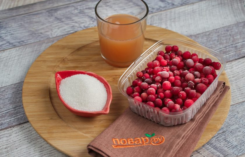 1. Этап. Шведские фрикадельки с кремовым соусом: Тем временем приготовьте клюквенный соус.