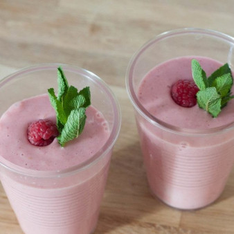 Кефир с малиной