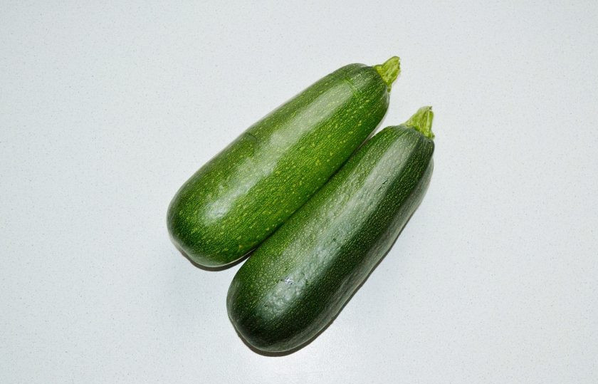 1. Этап. Сушеные кабачки: Кабачки вымойте и хорошо обсушите.