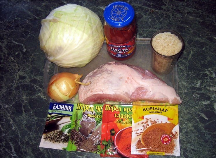 1. Этап. Голубцы по-украински: 1. Раньше считалось, что голубцы - это исконно русское блюдо, но с веками это мнение изменилось. Сегодня голубцы по-украински в домашних условиях готовят очень часто и даже на праздничные столы. В деревнях ни одна свадьба не обходится без этого блюда, а в качестве начинки повар выбирает все, что угодно: мясо, овощи, фасоль, творог, грибы, рис, рис с мясом и т.д.