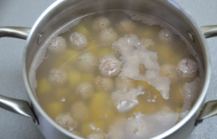 1. Этап. Овощной суп с гречкой: Варите до готовности картофеля .