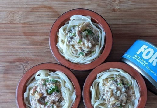 1. Этап. Гнёзда, фаршированные тунцом и шампиньонами: Плотно заполняем Гнёзда начинкой. При этом не сминаем сами Гнёзда, чтобы они не склеились.