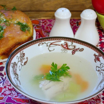 Куриный бульон с пампушками