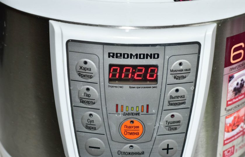 1. Этап. Фаршированные перцы в скороварке: Поставьте чашу в скороварку. На дисплее установите программу 