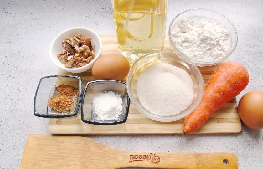 1. Этап. Морковный пирог с грецкими орехами и корицей: Подготовьте ингредиенты для приготовления пирога.