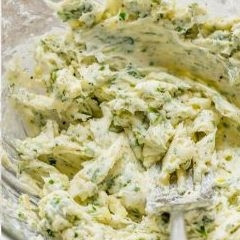 1. Этап. Ленивые Котлеты по-киевски: Смешайте все до однородности и поставьте в холодильник.