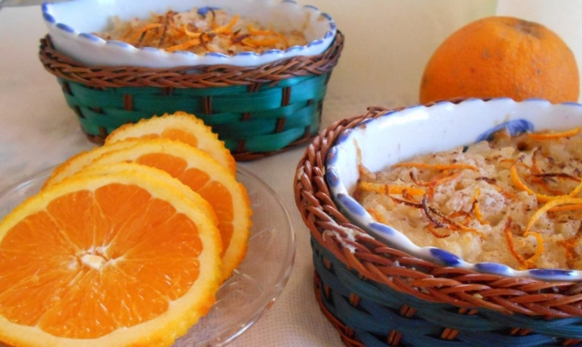 1. Этап. Паровой рисовый пудинг: 8. Помещаю формы в паровую корзинку и закрываю крышкой, вливаю воду и готовлю 30-35 минут. Подаю к столу сразу с пароварки и украшаю цедрой, приятного аппетита!