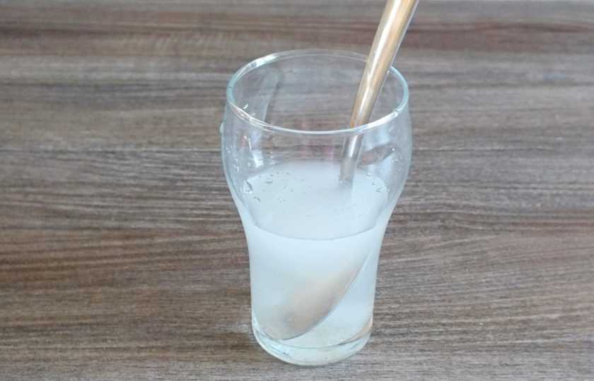 1. Этап. Маринованный имбирь со свеклой: В 150 мл. воды растворите соль.