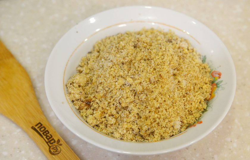 1. Этап. Пирожное Жербо: 7. Для начинки грецкие орехи измельчите.