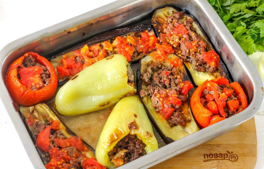 1. Этап. Бадымджан: Запеките примерно 40 минут до мягкости овощей.