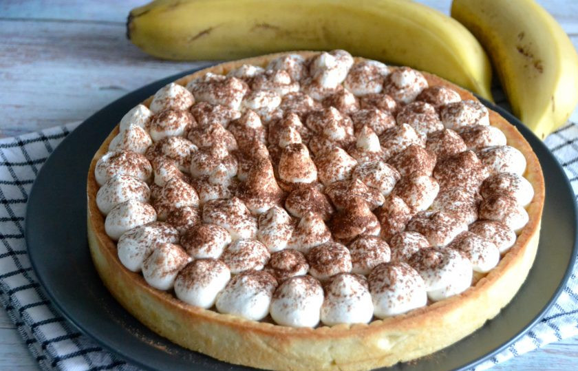 1. Этап. Баноффи пай с выпечкой: Последний штрих. Присыпьте верх пирога какао-порошком из ситечка и можно звать сладкоежек к столу. Это очень вкусно!