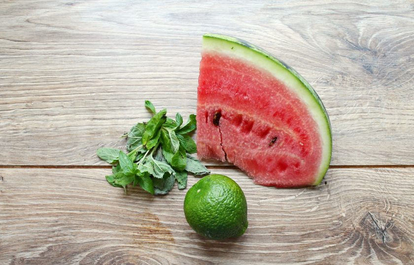 1. Этап. Освежающий фреш из арбуза, мяты и лайма: Подготовьте все необходимые ингредиенты для приготовления фреша из арбуза, лайма и мяты.