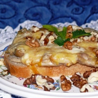 Запеченная грудка с грибами