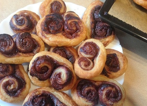 1. Этап. Печенье Слоновьи ушки: Остывшие печеньки снимаем с противня. Можно пить чай:)