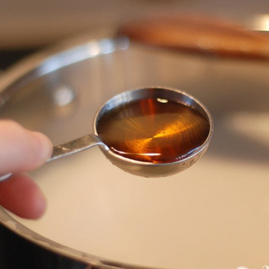 1. Этап. Тайский кокосовый рис: И кленовый сироп (либо коричневый сахар). Так же можно добавить кокосовых приправ.