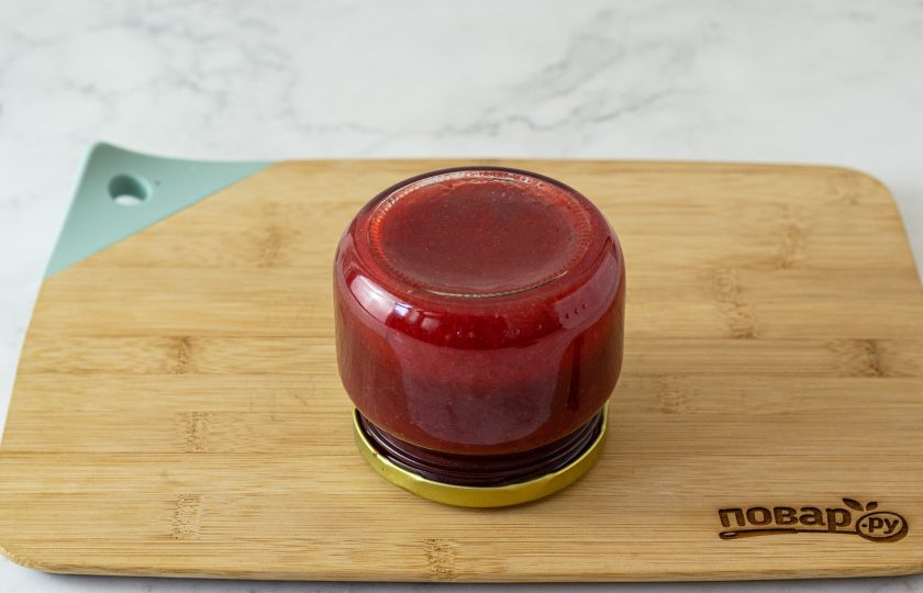 1. Этап. Яблочное пюре со сливами на зиму: Переверните банку вверх дном и оставьте так до полного остывания.