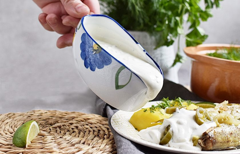 1. Этап. Сметанный соус к рыбе: Сразу подавайте к готовой рыбе.