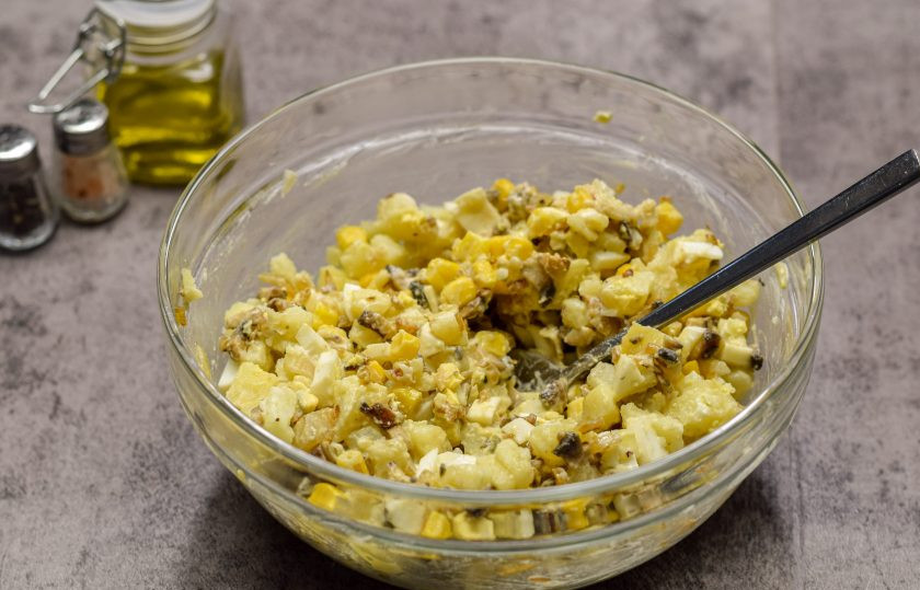 1. Этап. Салат Молдова: Перемешайте все и подавайте салат 