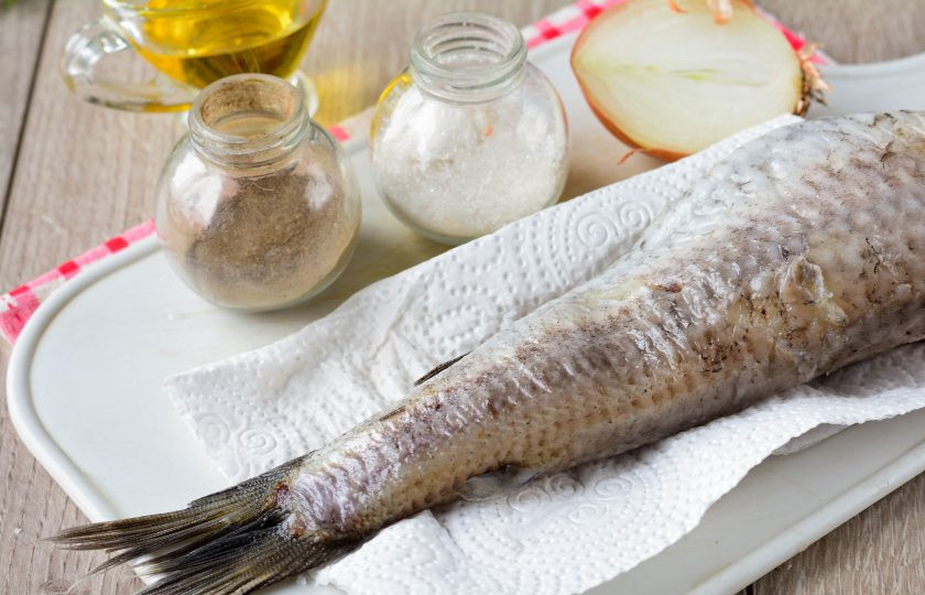 1. Этап. Путассу в духовке: Подготовьте ингредиенты для приготовления путассу в духовке. Для рецепта лучше покупайте рыбу покрупнее.