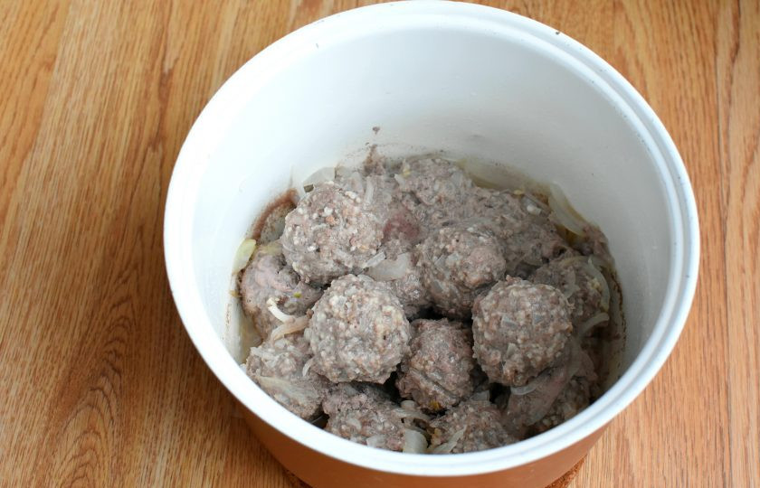 1. Этап. Тефтели в сметанном соусе в мультиварке: На режиме 