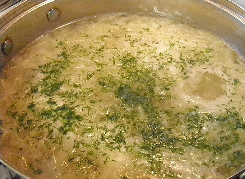 1. Этап. Капустный суп с курицей: В конце варки добавьте мелко нарезанный укроп. Вот супчик и готов. Приятного аппетита!
