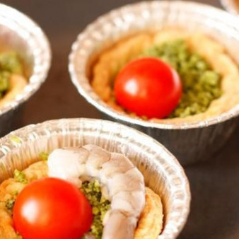 Тарталетки с песто и креветками