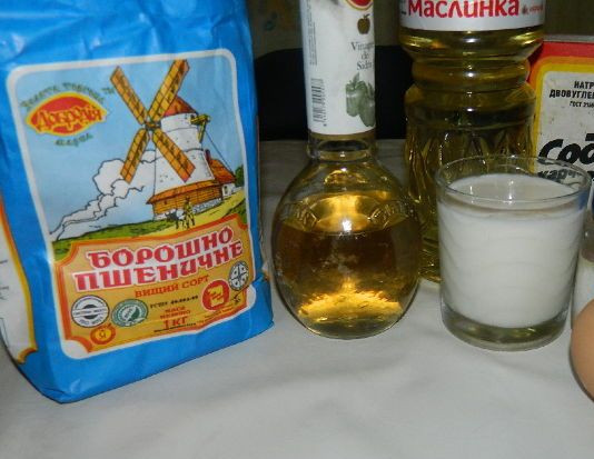 1. Этап. Оладьи рецепт классический на молоке: 1. Думаете, что приготовить на завтрак? Такие оладьи идеально подойдут не только к завтраку, но даже к обеду или полднику. Готовятся они на молоке и больше похожи на панкейки.