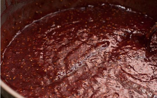 1. Этап. Варенье из лайма: Доводим блендером массу до состояния пюре. Варенье готово - осталось только подать его к столу.