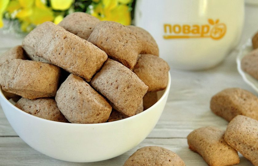 1. Этап. Шоколадные подушки: Готовые шоколадные подушки подавайте с молоком, чаем или другим любимым напитком. Серединка у печенья мягкая и очень нежная, а края чуть хрустящие - очень вкусно!