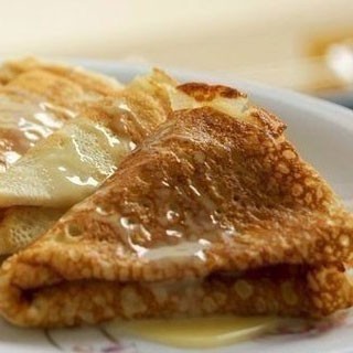 1. Stage. Custard pancakes in milk: Serve custard pancakes in milk with condensed milk.