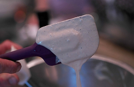 1. Этап. Телятина под соусом из тунца: Потом добавьте ложку мясного бульона, а взбейте до единой консистенции. Уберите соус в холодильник.