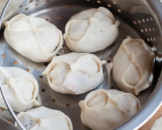 1. Этап. Тесто на манты: 7. И готовьте минут 20-30 на пару. Приятного аппетита!