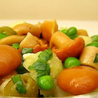 Салат с опятами