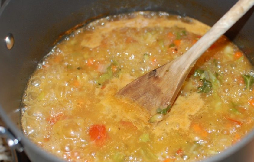 1. Этап. Минестроне (суп из овощей): 7. Добавьте сухие макароны, варите еще минут 10.