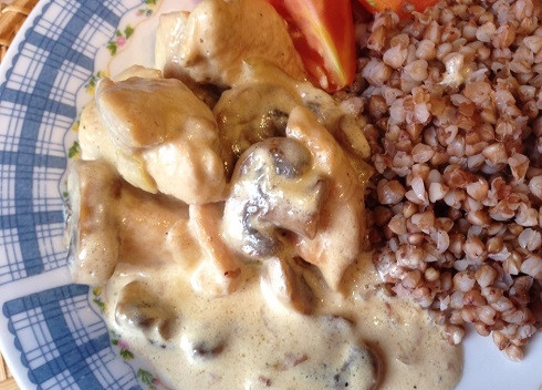 1. Этап. Курица в сливочном соусе с грибами: Вот и все, подаем к столу с любым гарниром. Приятного аппетита!