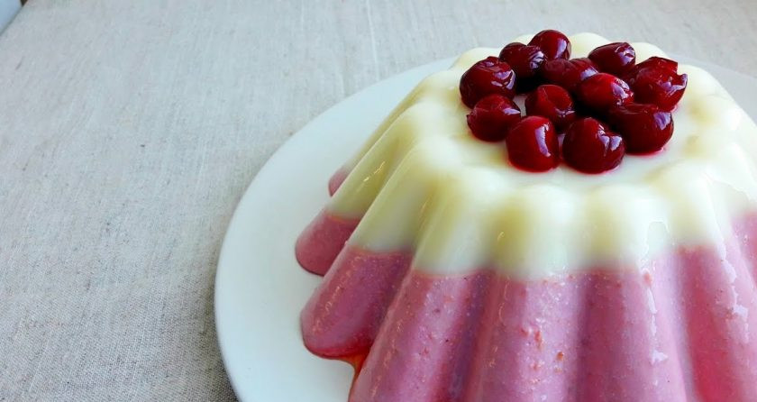 1. Этап. Сливочно-вишневая творожная пасха: 5. Чтобы аккуратно вынуть пасху, поместите форму на несколько секунд в миску с горячей водой. Украсьте по вкусу. Приятного аппетита!