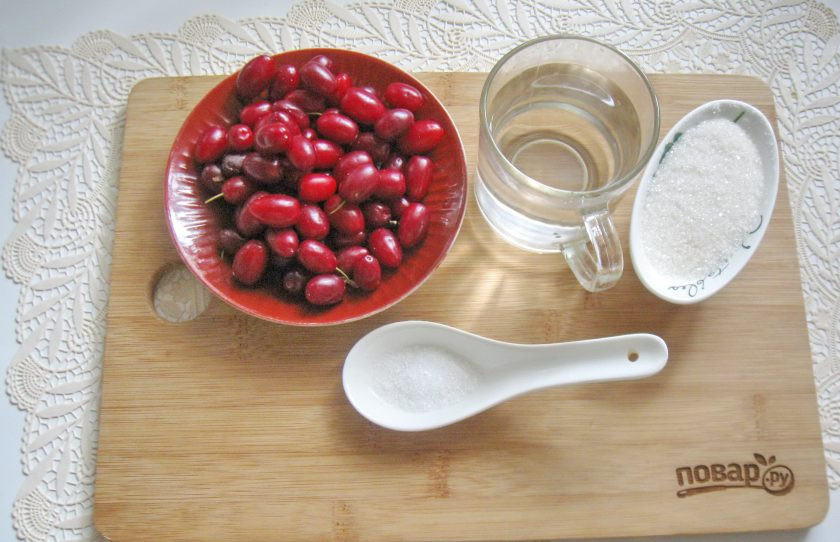 1. Этап. Кизиловый компот: Подготовьте ингредиенты для приготовления компота.