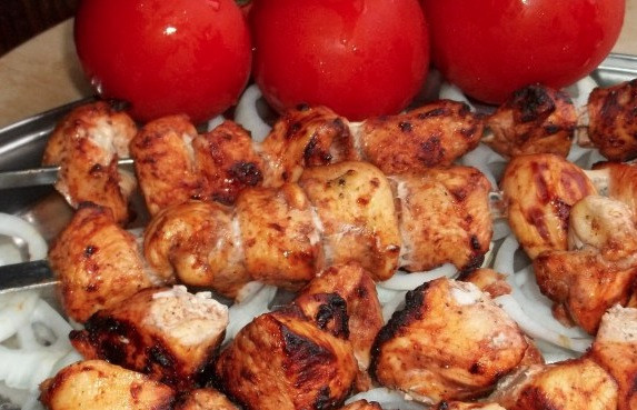 1. Этап. Шашлык из курицы по-грузински: Подаем со свежими овощами. Приятного аппетита!