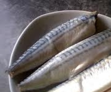 1. Этап. Скумбрия жареная: Скумбрию почистить, помыть, отрезать головы.