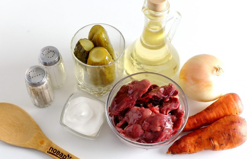 1. Этап. Салат с куриной печенью: Подготовьте все ингредиенты.