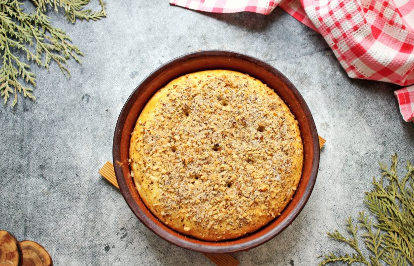 1. Этап. Ботлихский пирог: Поставьте форму с пирогом в горячую духовку и выпекайте при температуре 180 градусов в течение 25-30 минут. Готовый ботлихский пирог остудите, достаньте и подавайте к столу.