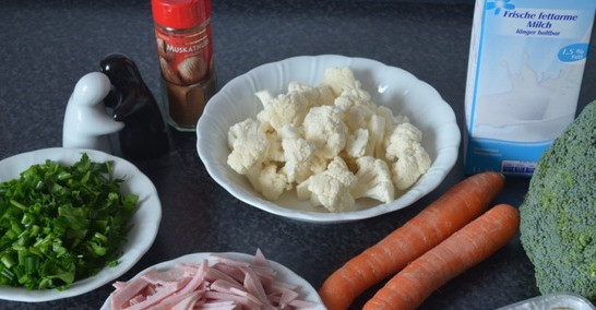 1. Этап. Запеканка с колбасой: Подготовим все необходимые ингредиенты.