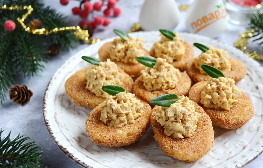 1. Этап. Обжаренные фаршированные яйца: 7. С Наступающим!