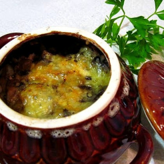 Капуста с грибами в горшочке