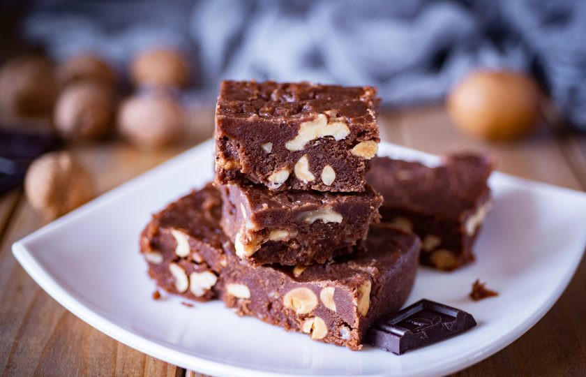 1. Этап. Шоколадный щербет: Нарежьте острым ножом или поломайте руками на кусочки, подайте к столу. Прятного аппетита!