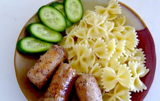 1. Этап. Крученики из свинины с грибами: Выключите огонь, дайте блюду отдохнуть 5 минут, а затем подавайте его на стол.