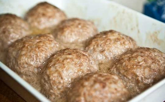 1. Этап. Тефтели в томате: 9. Достаньте форму с тефтелями из духовки.