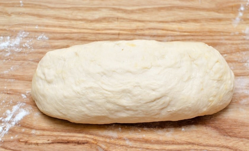 1. Этап. Хрустящий белый хлеб: 11. Сформируйте из полученного пласта буханку хлеба.